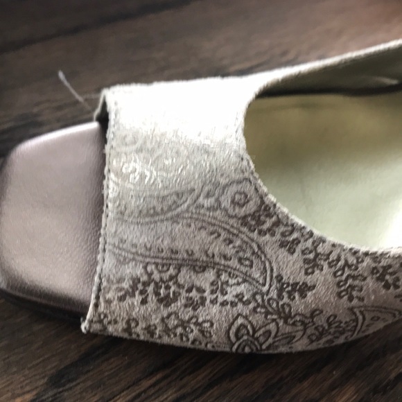 Shoes - Picture 4 of 5